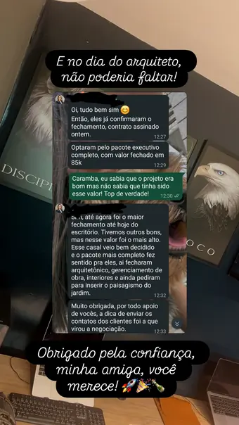 Arquiteta assessorada pela C4 comemorando um projeto fechado